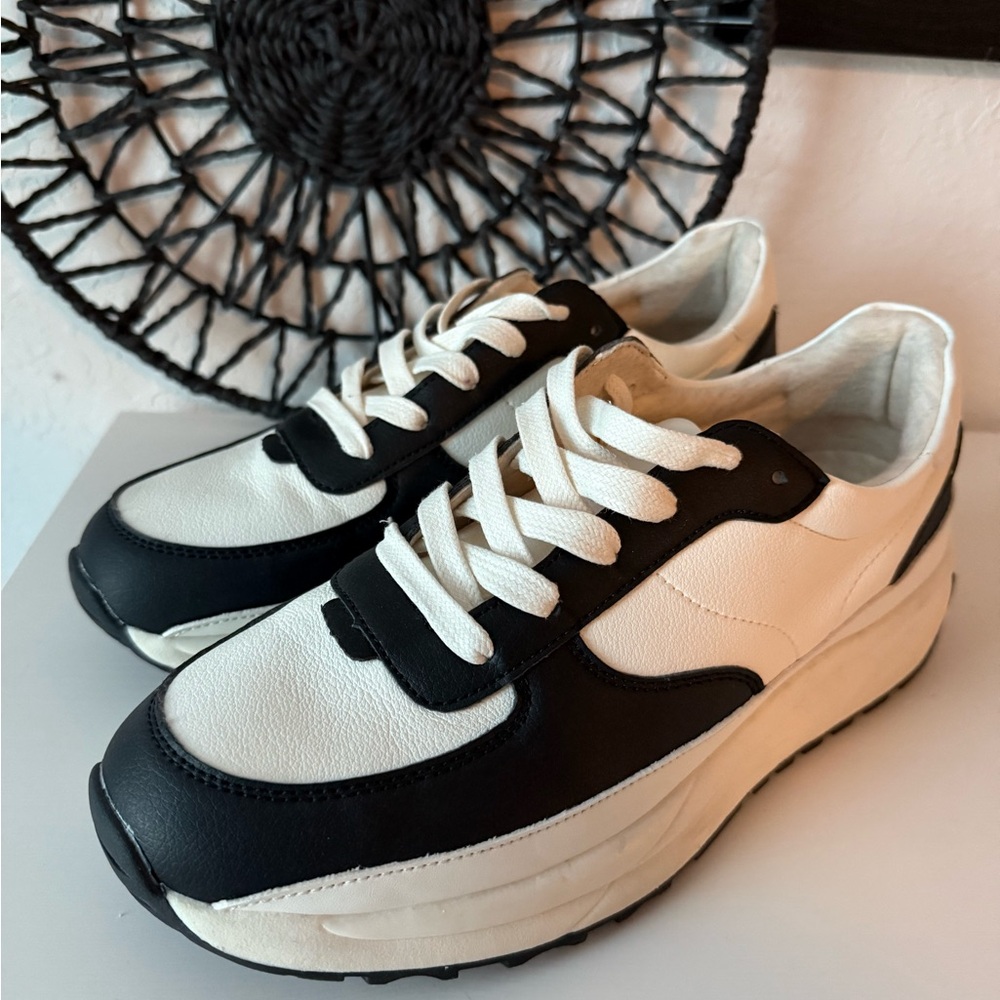 Cushionaire Sneakers Women’s Size US 10